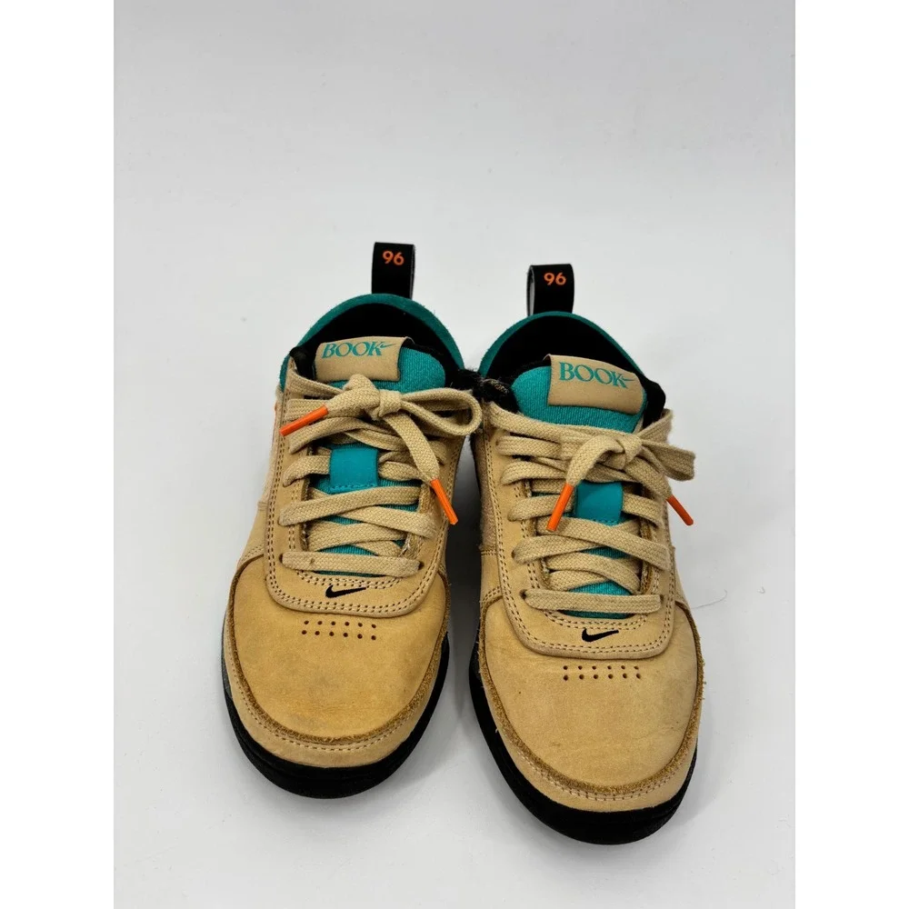 Nike book hike